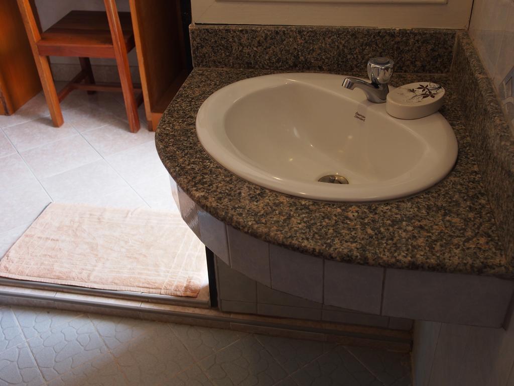 קטה ביץ' Waree'S Guesthouse מראה חיצוני תמונה