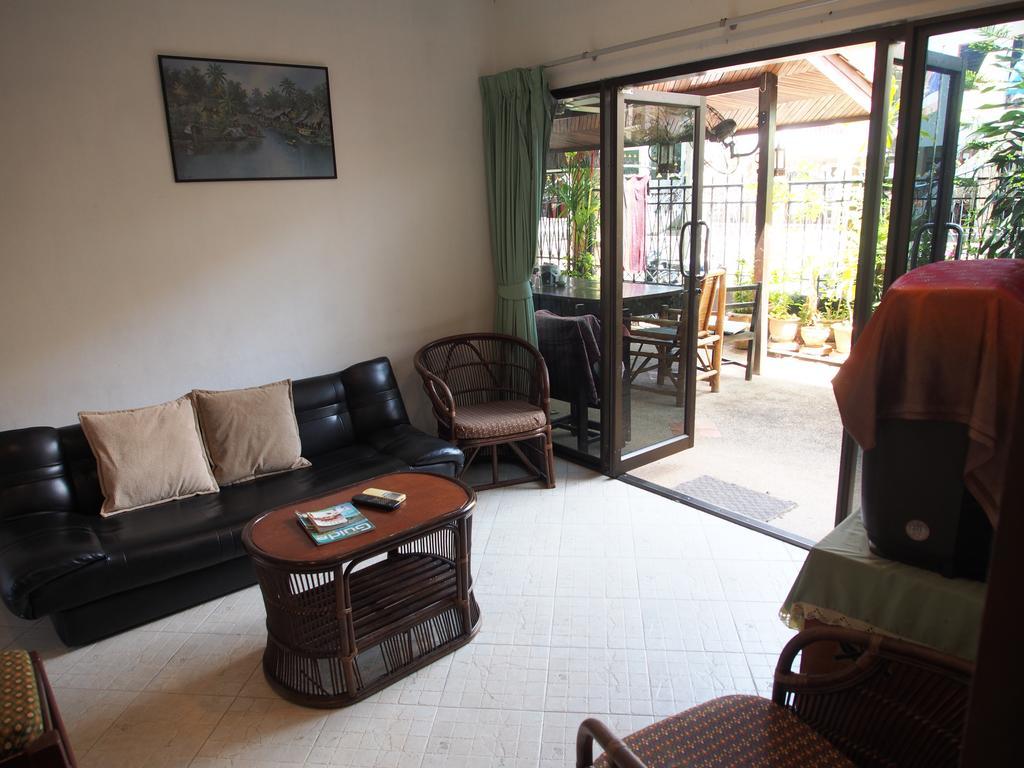 קטה ביץ' Waree'S Guesthouse מראה חיצוני תמונה