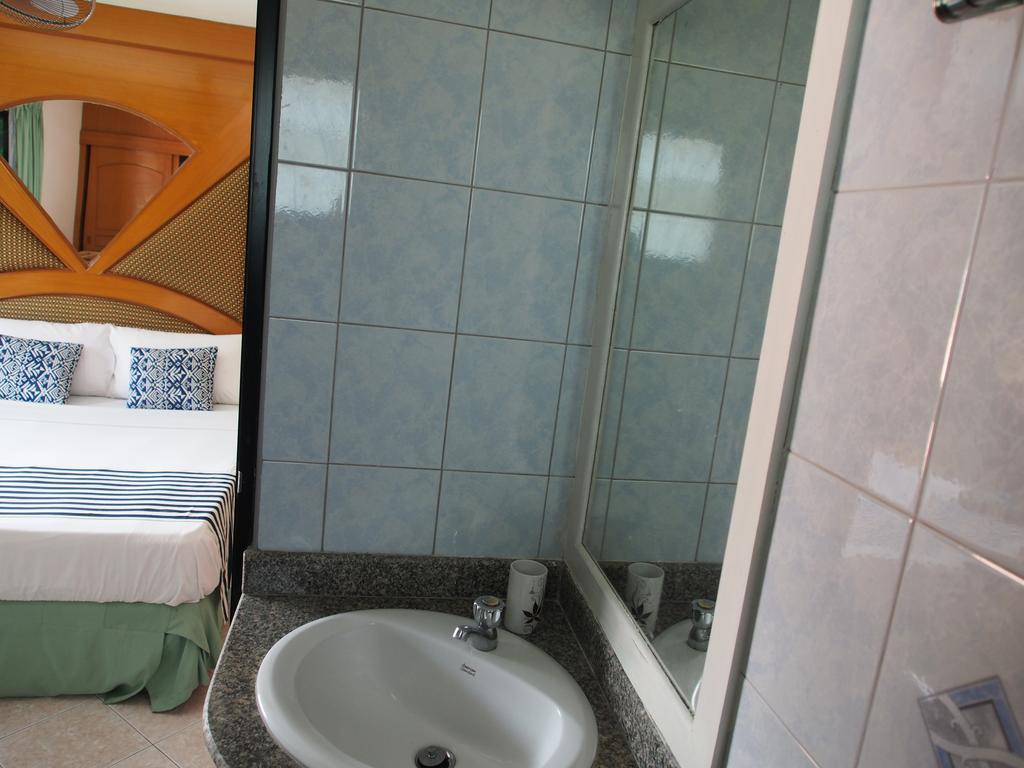 קטה ביץ' Waree'S Guesthouse מראה חיצוני תמונה