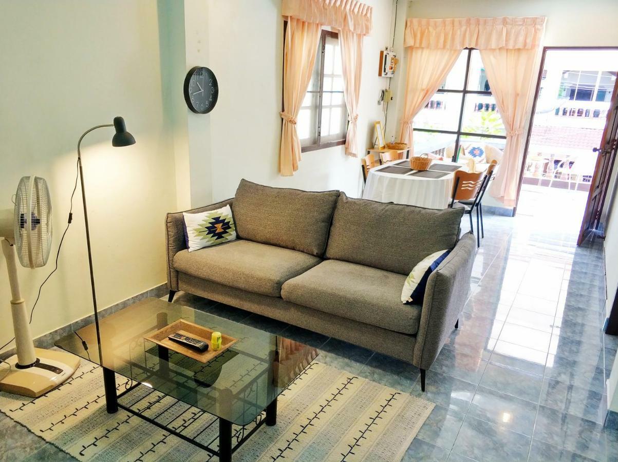 קטה ביץ' Waree'S Guesthouse מראה חיצוני תמונה